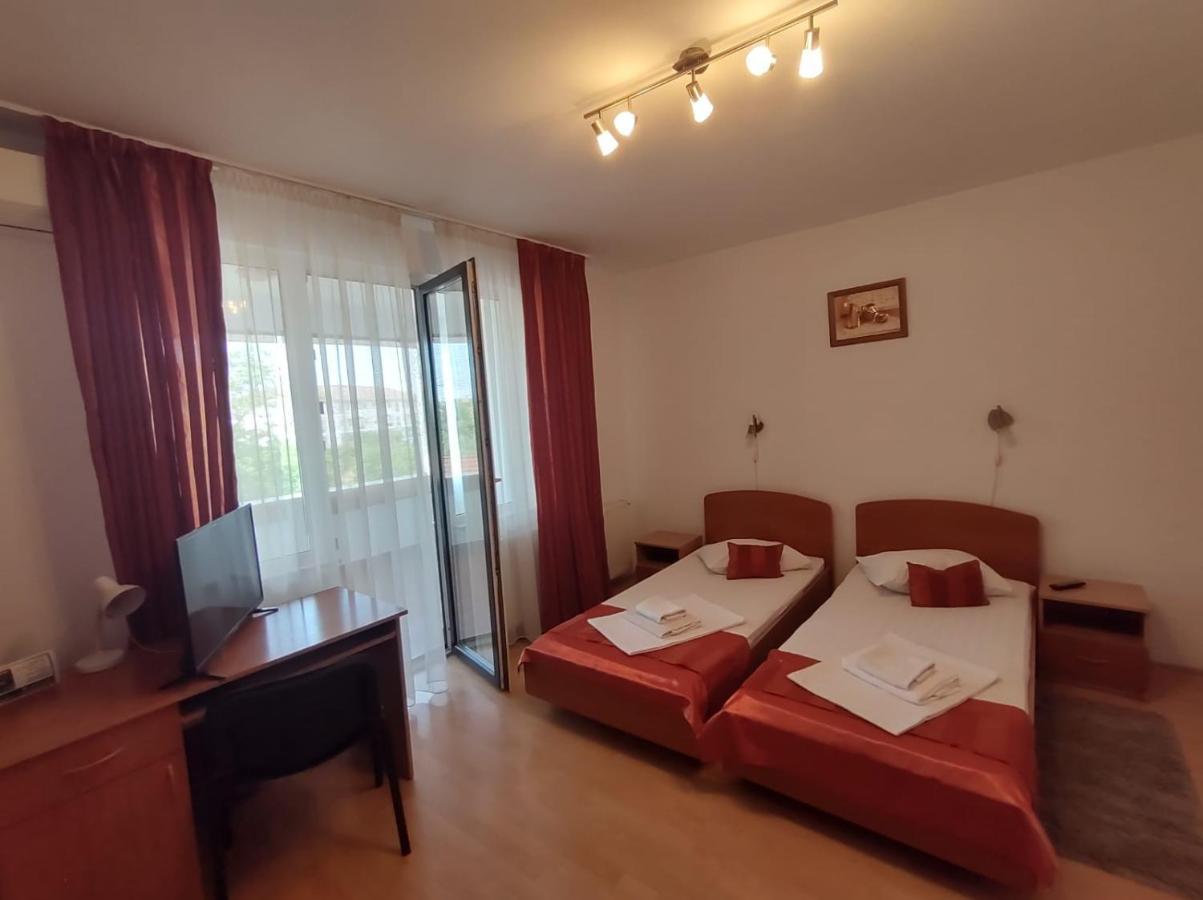 Bed & Breakfast Pensiunea Elena *