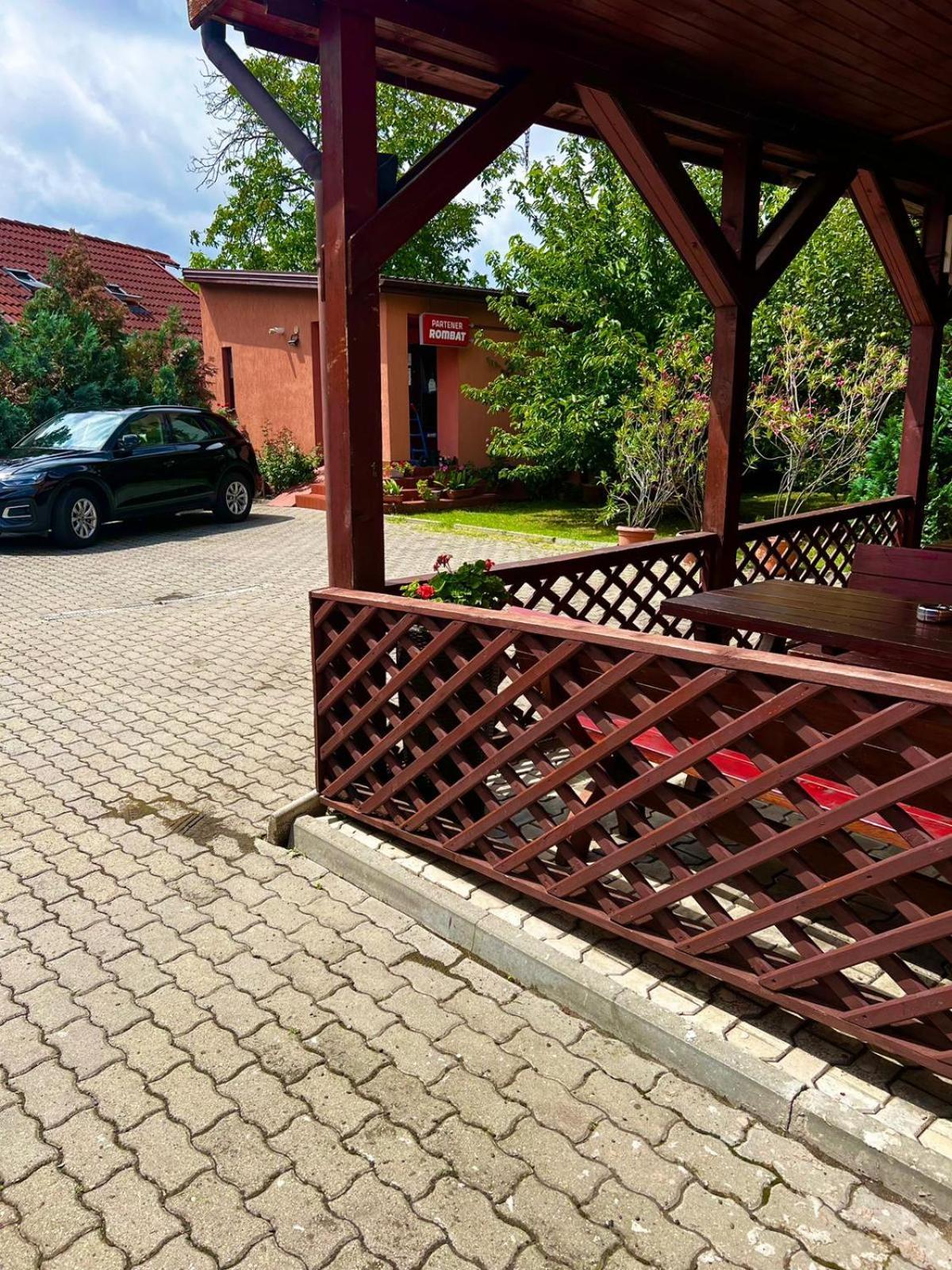 Bed & Breakfast Pensiunea Elena